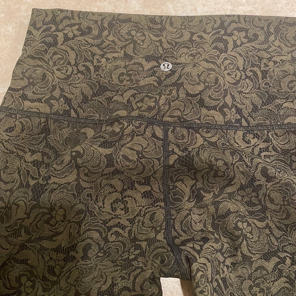 Lululemon - Picture 9 of 11